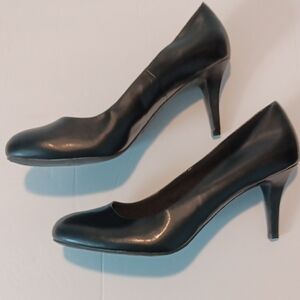 Comfort Plus by Predictions Classic Black Heels